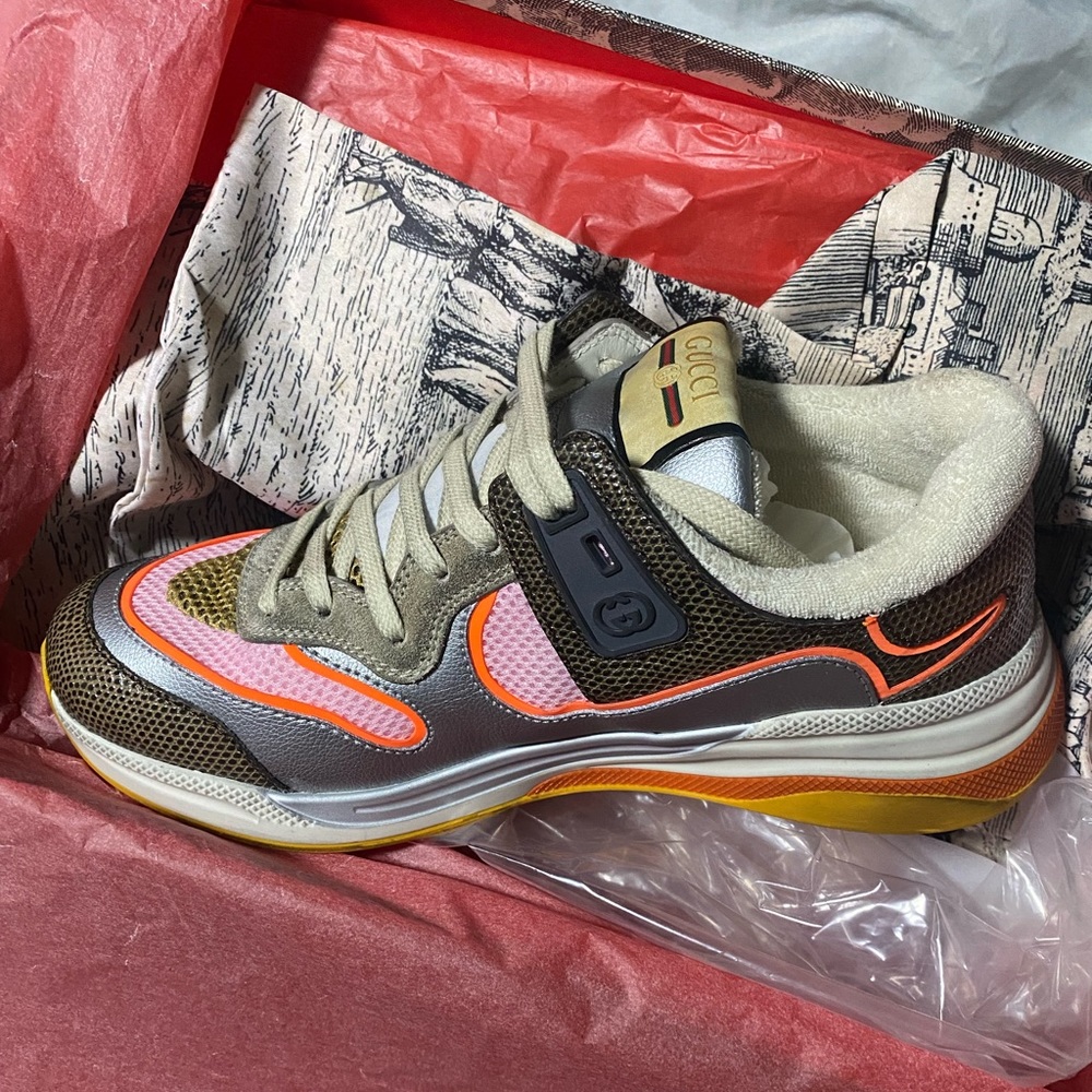 Gucci sneakers mens size 6.